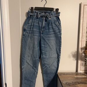 Hollister Blue High Rise mom Jeans with Relaxed Fit